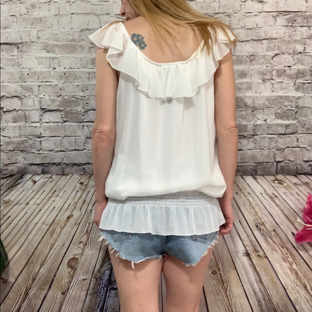 ‼️Hypnotized White Crape Ruffle Top Size Large‼️ - Picture 4 of 8
